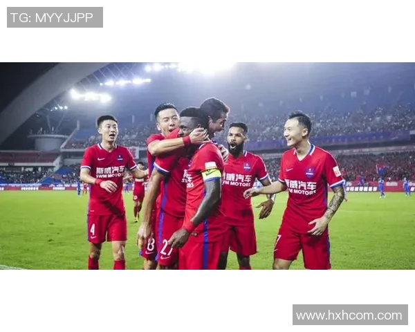 第13轮重庆斯威迎战山东鲁能全力争胜展现球队实力与斗志